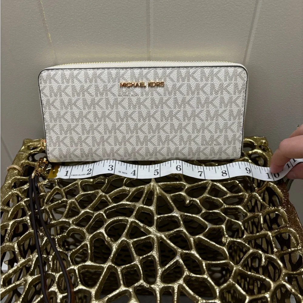Michael Kors White Wristlet Wallet